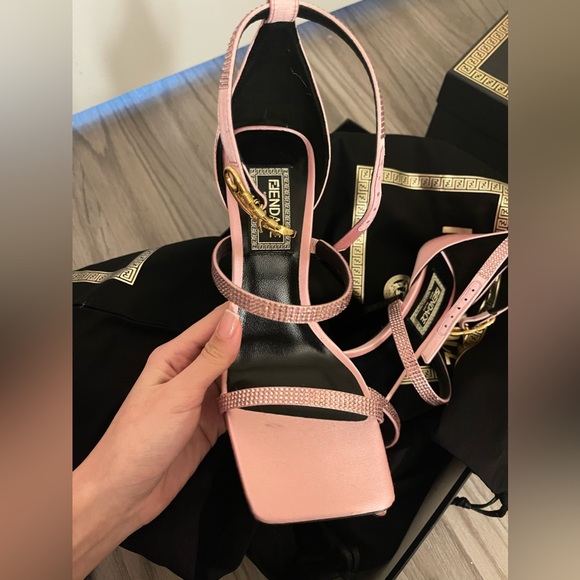 Bnib fendi x versace pink embellished satin heels - Picture 4 of 5